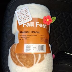 Flannel Throw Blanket - Cream and Orange Pumpkins